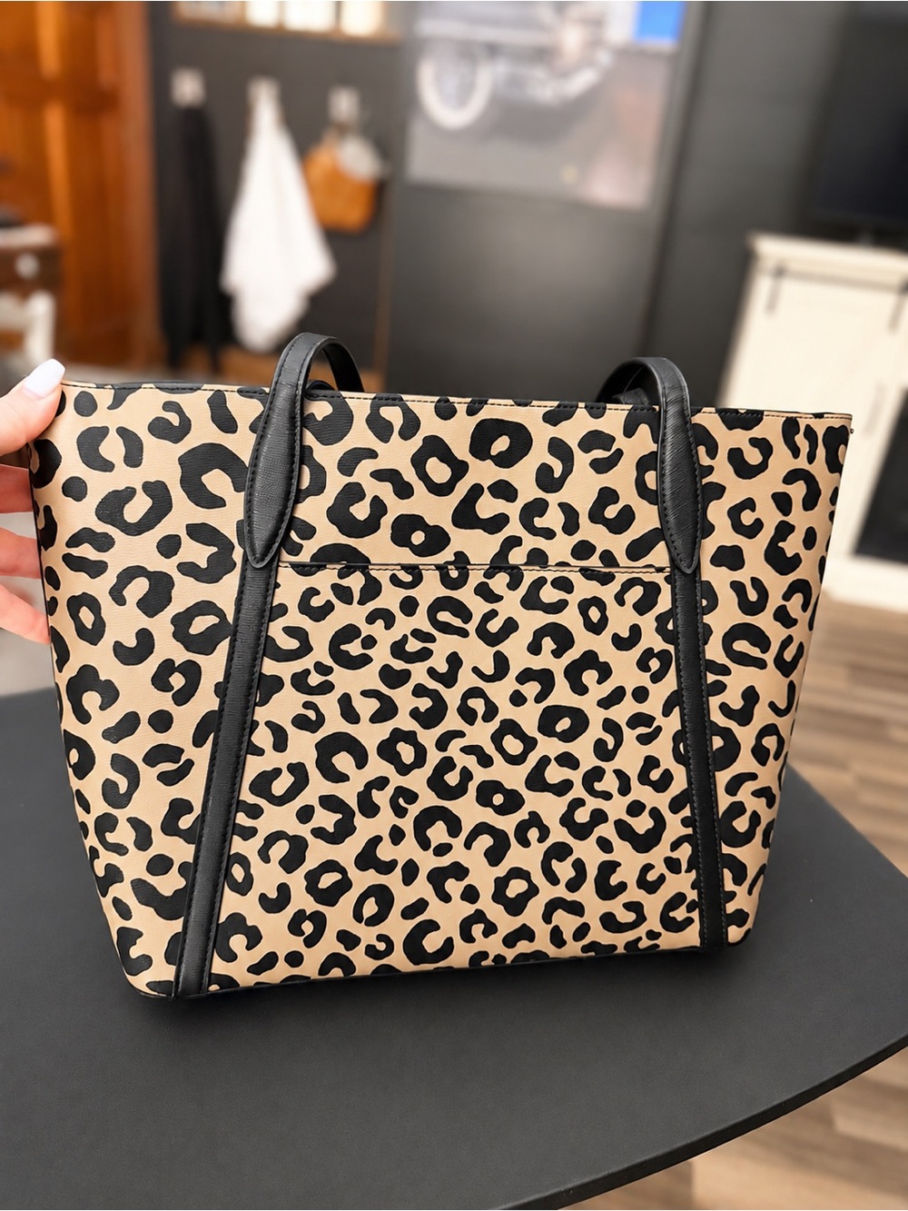 Kate Spade tote bag. Great condition. - Picture 2 of 4